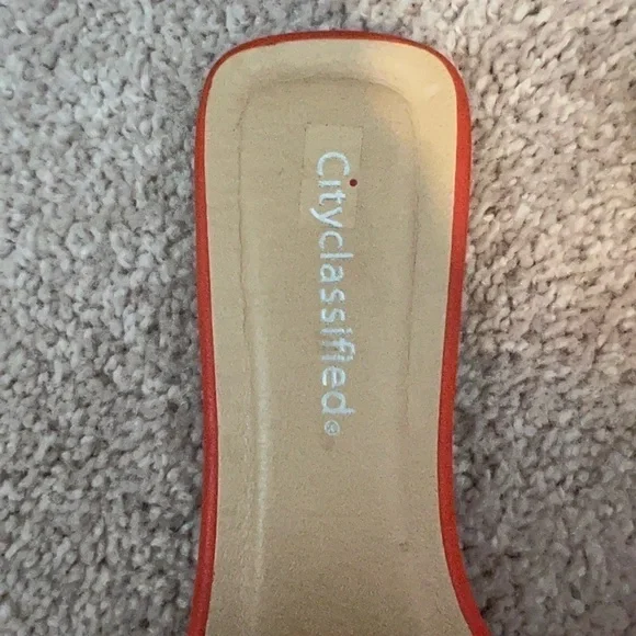 city Classified Women’s Orange Slide Sandals Size 7 - Picture 3 of 3